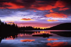 USA, Washington, Mt. Rainier National Park, Sunrise on Reflection Lake